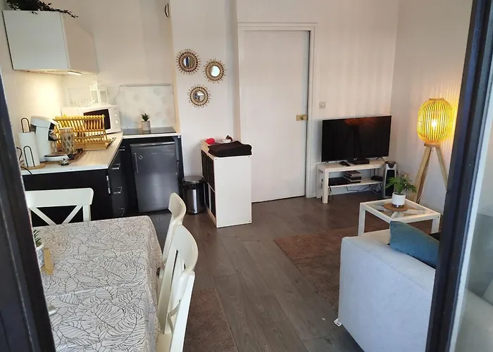 Studio centre port,face au nouveau Casino,parking gratuit au sous sol,wifi